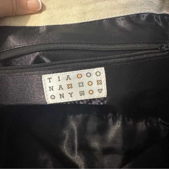 Women's Tiana New York Elegant Beaded Houndstooth Black Tote Bag - Picture 10 of 10